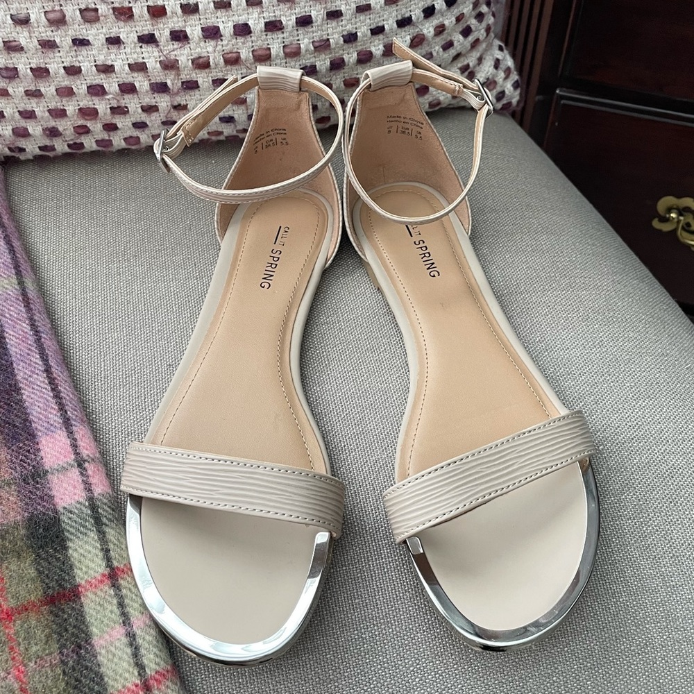 Single strap flats